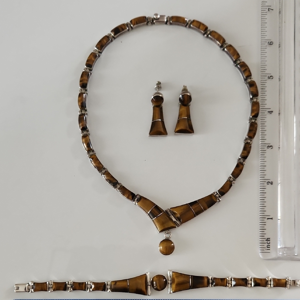 Elegant Brown and Silver Jewelry Set